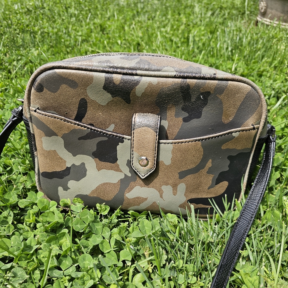G.I.L.I. Camouflage Crossbody Bag